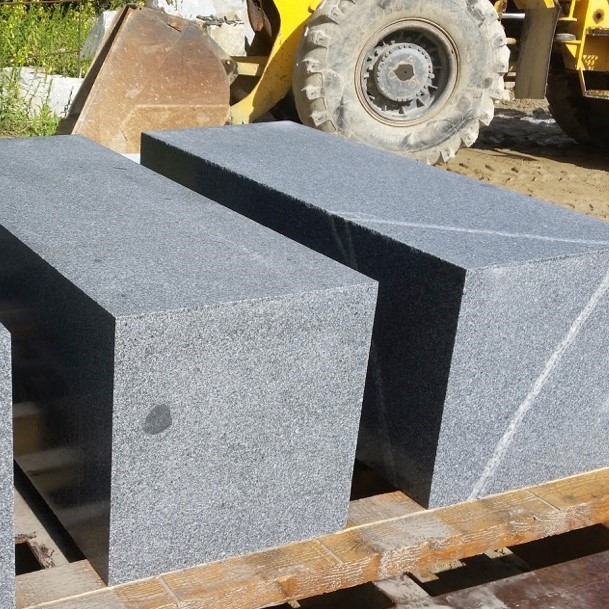 Sitzblöcke aus Granit